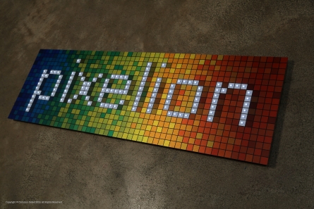 Aussergewöhnliches Firmenschild mit durchgesteckten Pixel-LEDs.