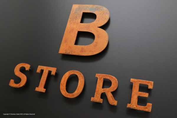 Buchstaben aus Cortenstahl