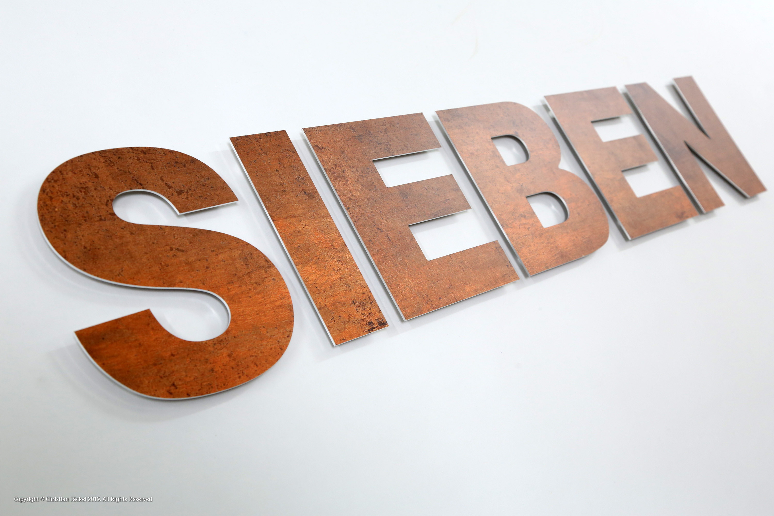 Rostbuchstaben Aus Bedrucktem Aluminium
