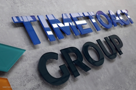 TIME TO ACT GROUP - Glänzendes Firmenlogo aus Acrylglas