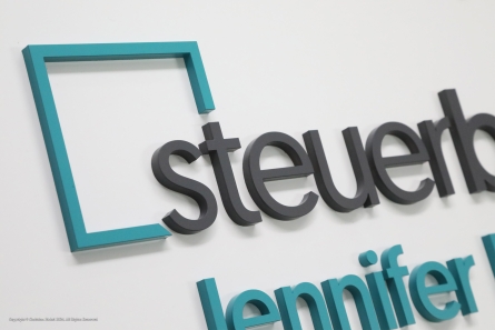 Steuerberaten.de - Firmenschild mit 3D-Buchstaben