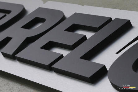 RELOOP - 3D-Logo aus Forex-Color & Schild aus Butlerfinish