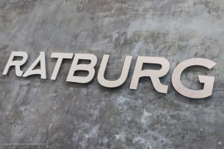 RATBURG - 3D Buchstaben aus geschliffenem Aluminium