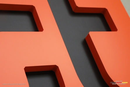 ST-Connect - 3D-Logo aus massivem Kömacel (Hart-PVC)