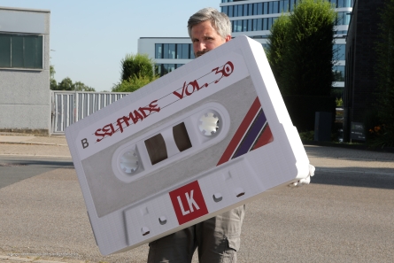 SELFMADE - Große 3D-Musikkassette als Handheld