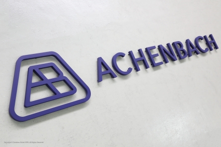 ACHENBACH - 3D-Logo aus lackiertem Forex