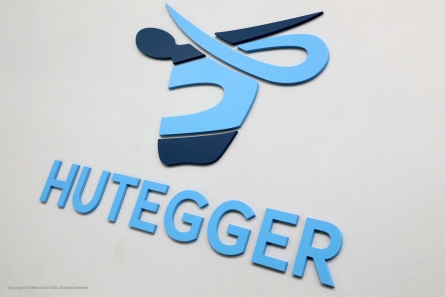 HUTEGGER - 3D-Logo aus lackiertem Acrylglas