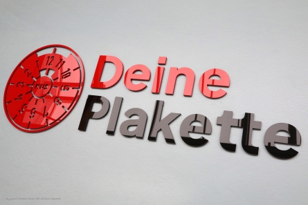Deine Plakette - 3D-Logo und Buchstaben aus farbigem Acrylglas