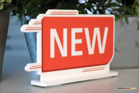 NEW - Tischaufsteller aus bedrucktem Plexiglas