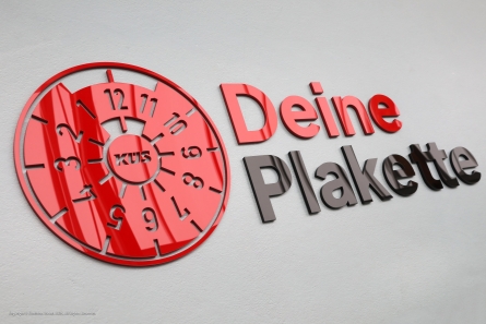 Deine Plakette - 3D-Logo und Buchstaben aus farbigem Acrylglas