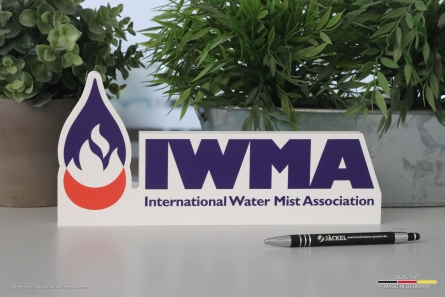 IWMA - 3D-Tischaufsteller aus bedrucktem Forex (PVC)