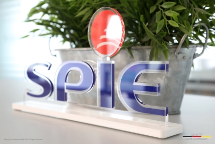 SPIE - 3D-Tischaufsteller aus Acrylglas