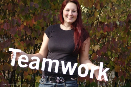 Teamwork - Hand-Display aus Acrylglas