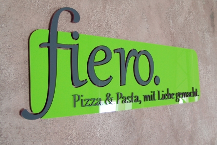 Restaurantschild mit 3D Buchstaben