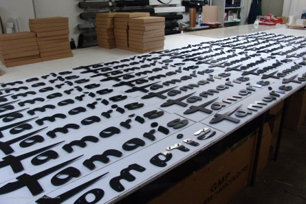 Tamaris - Massenproduktion von 3D-Logos und Buchstaben