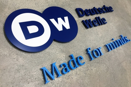 DW Deutsche Welle - Werbelogo
