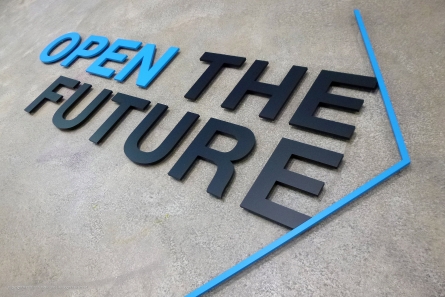 Open the future - Wandlogo