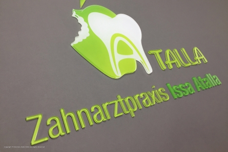 ATALLA Zahnarztpraxis - Wandlogo