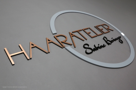 3D Friseurlogo aus Acrylglas und in Kupferoptik