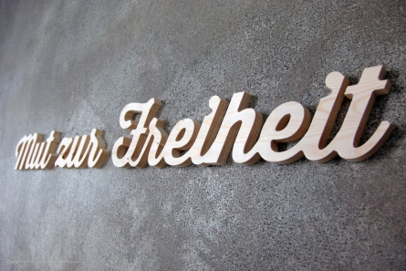 Mut zur Freiheit - Holzbuchstaben