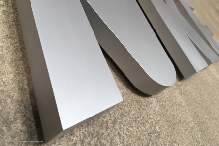 Jahnke - Wand-Logo aus lackiertem MDF