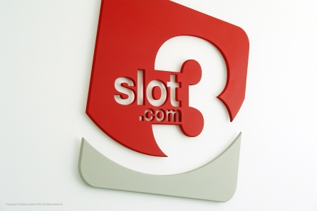 Slot 3.com - Fassadenwerbung