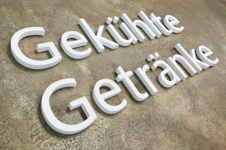 3D Buchstaben für einen Getränkemarkt.