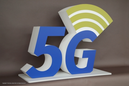 Stehendes 5G-Logo für Events und Messen.