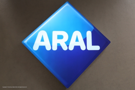 ARAL - Leuchtreklame als Profil 6 Leuchtlogo