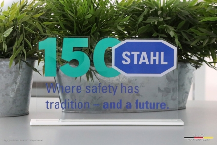 150 Jahre STAHL - Tischaufsteller aus Acrylglas