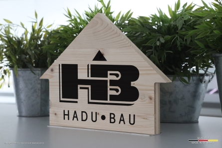 HADU BAU - Tischaufsteller aus Holz