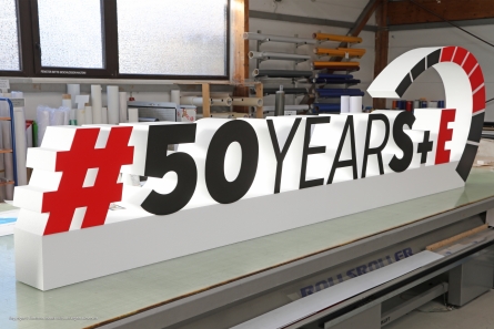 50 YEARS+E - Ausgefallenes Logo zum hinstellen
