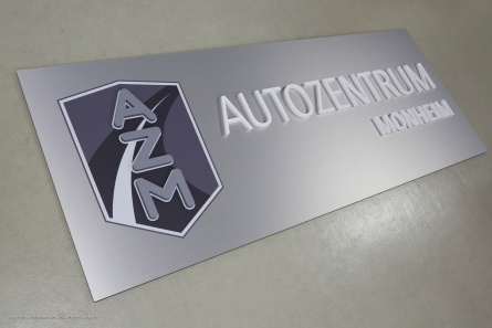 AZM Autozentrum Monheim - Werbeschild in Edelstahloptik