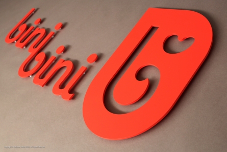 binibini - 3D Logo aus lackiertem Acrylglas