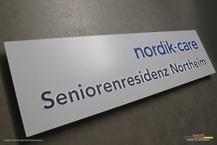 nordik-care - Leuchtreklame für eine Seniorenresidenz