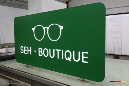 SEH BOUTIQUE - LED-Leuchtreklame für eine Dachmontage