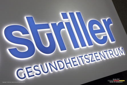 Striller - Beleuchtetes Logo für ein Gesundheitszentrum