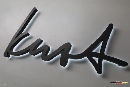 Kurt Wohnideen - Beleuchtete Schreibschrift aus Aluminium
