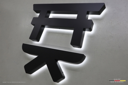 ONI - Beleuchtetes Logo für ein Fitness-Studio