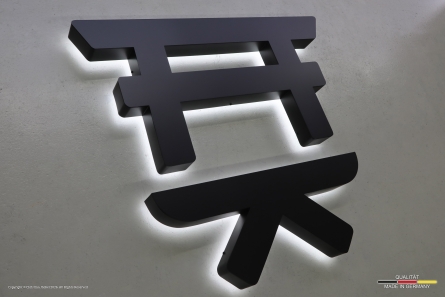 ONI - Beleuchtetes Logo für ein Fitness-Studio