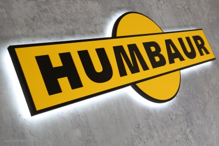 HUMBAUR - Flache Leuchtreklame aus PVC