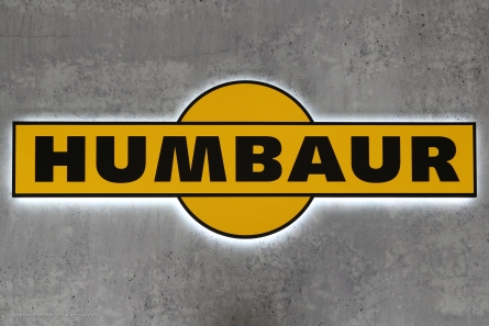 HUMBAUR - Flache Leuchtreklame aus PVC