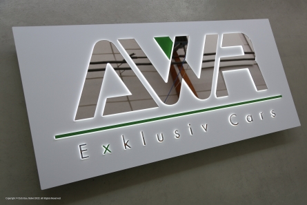AWR - Exklusive Leuchtreklame mit spiegelnden Buchstaben