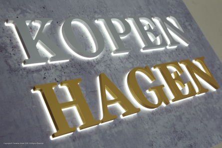 KOPENHAGEN - Leuchtreklame