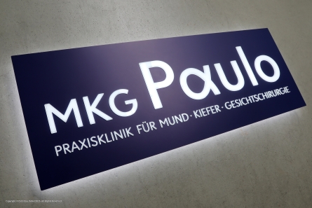 MKG Paulo - Beleuchtetes Praxisschild