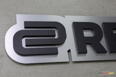 RELOOP - 3D-Logo aus Forex-Color & Schild aus Butlerfinish