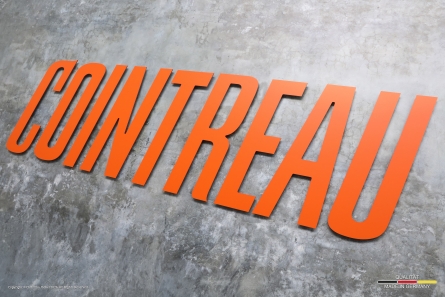 COINTREAU - 3D-Buchstaben aus matt lackiertem Dibond