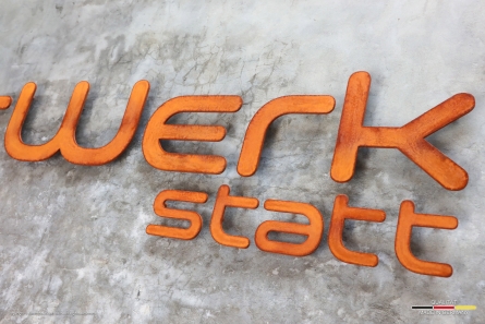 MeerWerkstatt - Rostiges Logo mit Buchstaben aus Cortenstahl