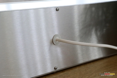 ARMEDANGELS - Stehender Leuchtkasten aus Edelstahl für den POS