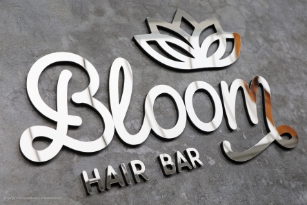 Bloom - Friseurlogo aus poliertem Edelstahl